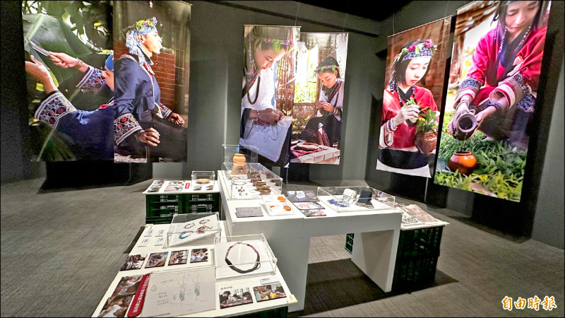 南科考古館「千年俯瞰400:走向西拉雅族的原住民考古」特展,呈現西拉雅族悠久的生活歷史與民族發展。(記者劉婉君攝)