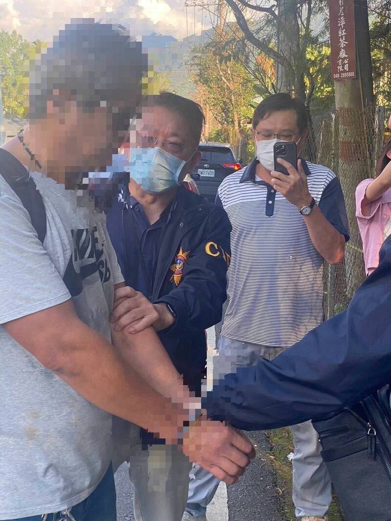 高鐵怪客拿刀插椅背 落網辯稱:被人跨過去會衰