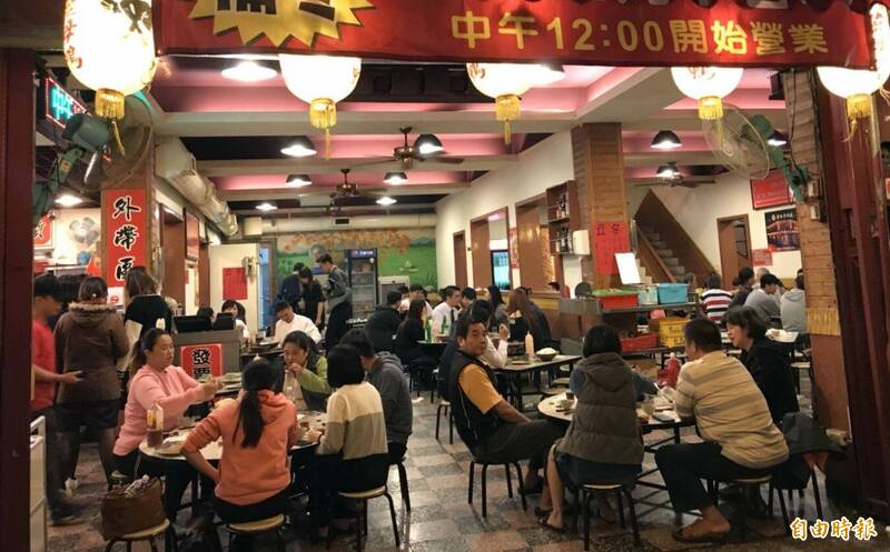 薑母鴨、羊肉爐員工「夏天都在幹嘛」? 內行曝:老闆半薪養著
