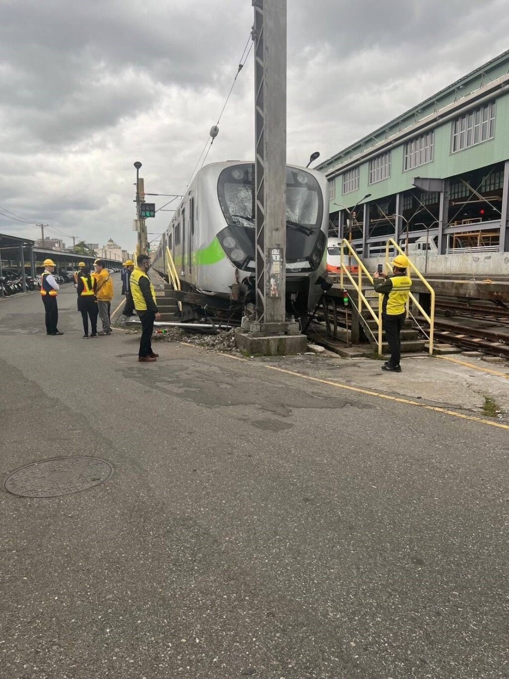 單日2起調車衝撞 台鐵:員工取巧造成、不可原諒