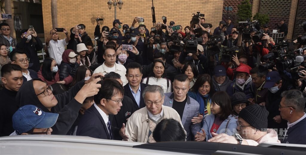 柯文哲保釋金加碼至7000萬元,並加裝電子腳環完成保釋手續