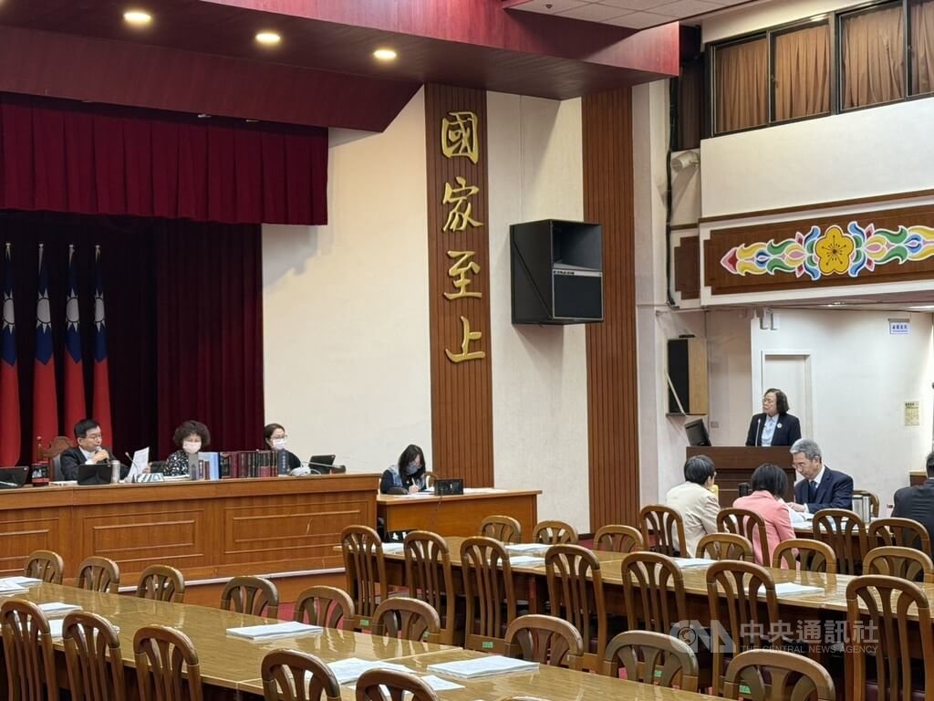 國民黨主張普發1萬元 現金發放能否常態化?行政院持保留態度