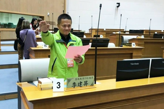 雲林「小鋼砲議員」李建昇爆13年婚外情 助理燒炭獲救腦傷智商剩59