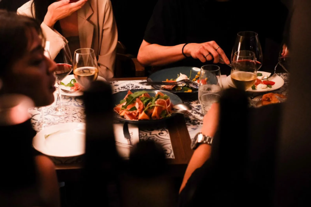 北市米其林推薦餐廳爆食安危機！老烤箱義式披薩餐酒逾40人上吐下瀉　業者急道歉停業整頓