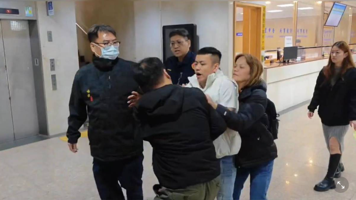 涉助鍾文智偽造簽到　福德街派出所副所長 30 萬交保、北檢爆肢體衝突