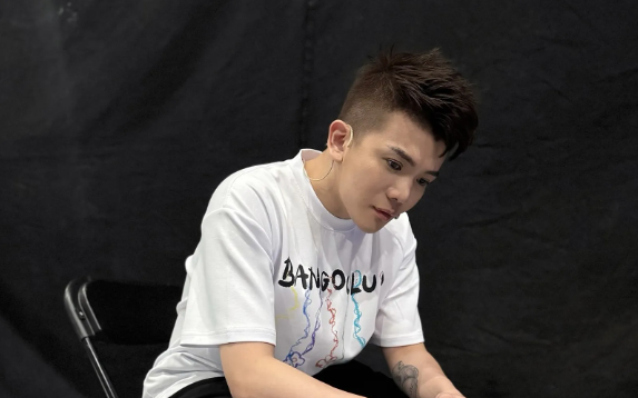 孫生認與未成年性交賠 65 萬和解　怒控拳願設局、記者會失控離場